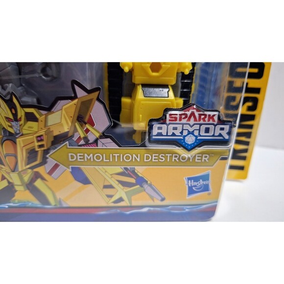 HASBRO TRANSFORMERS CYBERVERSE SPARK ARMOR STARSCREAM NEW ON CARD - Picture 4 of 4